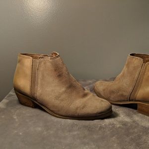 Aldo Beige Suede Ankle Booties Size 6.5-7